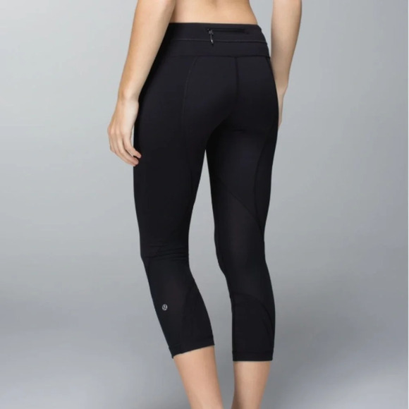 Inspire Crop ll  - lululemon Black Sz 4 - Picture 1 of 6